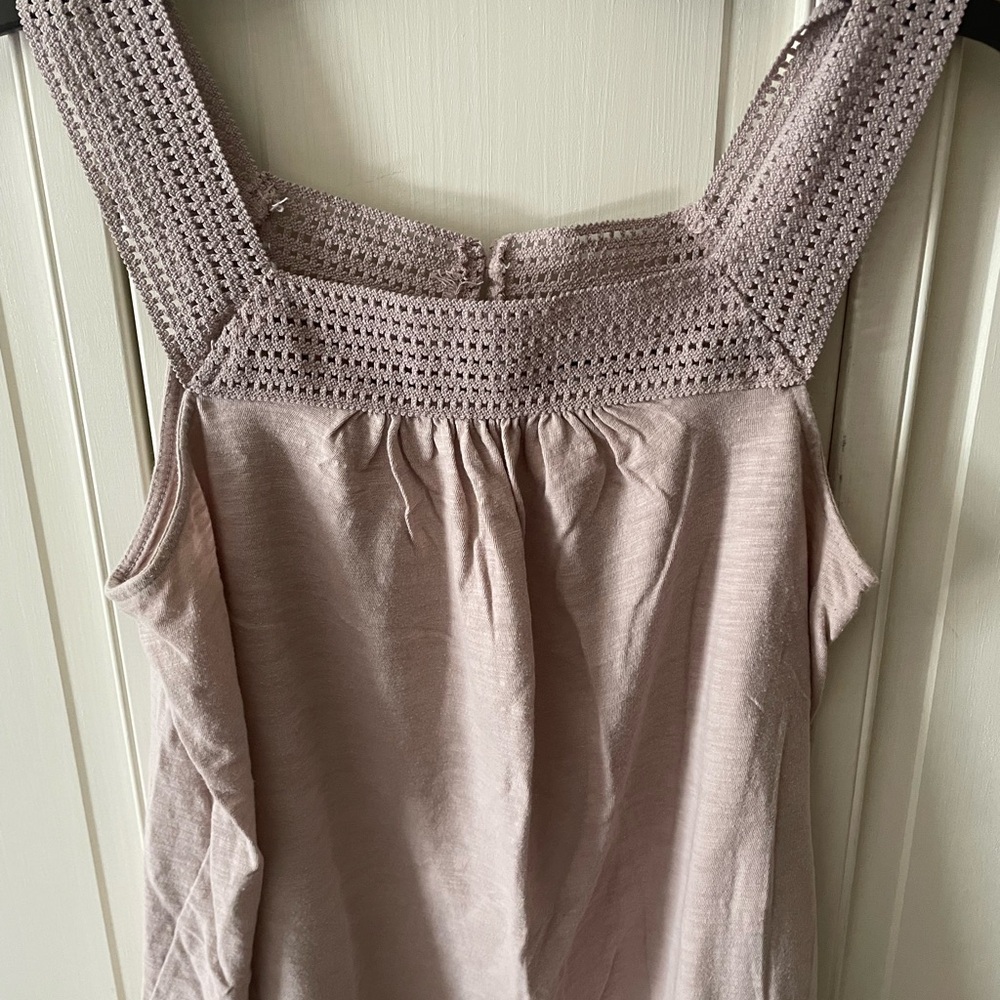 Women's Sleeveless Top in Light lavender/gray